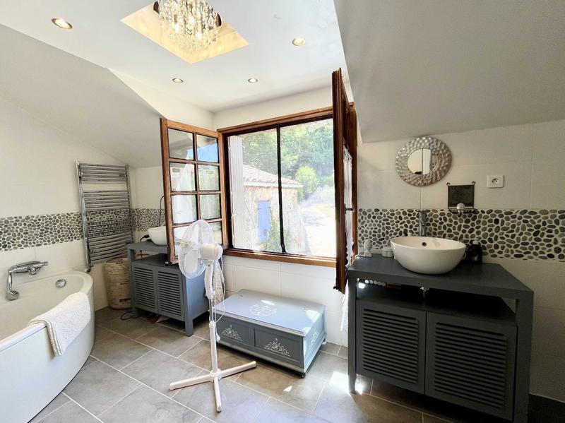 Maison - 285 m² - 8 pièces