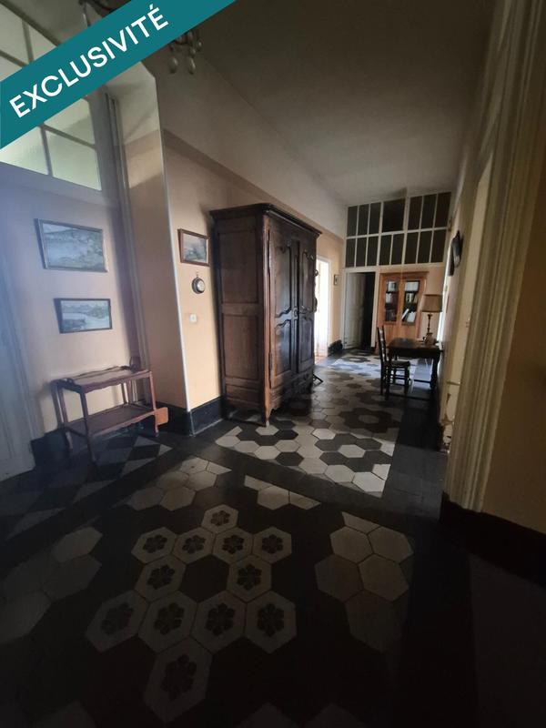 Appartement - 211 m² - 10 pièces