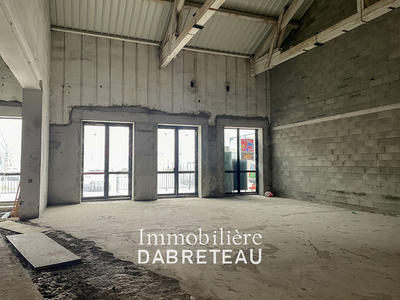 Local d'activité / Entrepôt - 596 m²