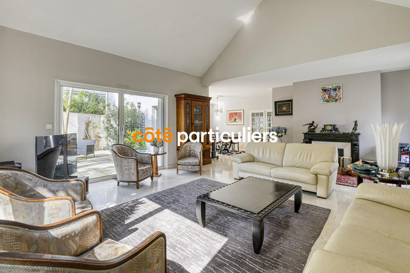 Maison - 268 m² - 10 pièces