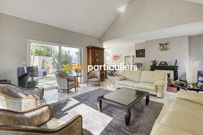 Maison - 268 m² - 10 pièces