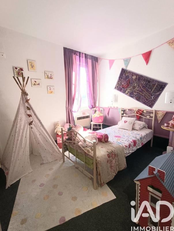 Maison - 1 300 m² - 20 pièces