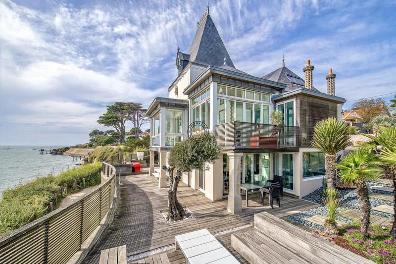 Villa - 270 m² - 6 pièces