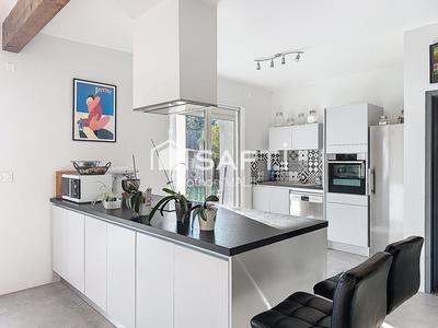 Maison - 180 m² - 5 pièces