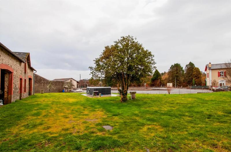 Propriété - 469 m² - 16 pièces