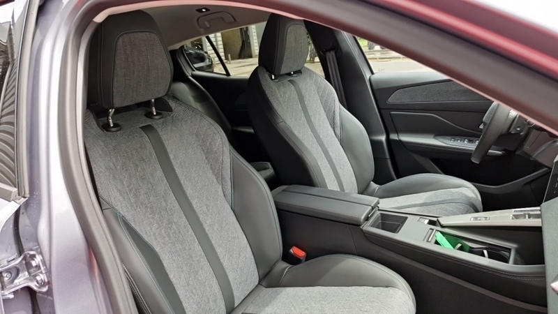 Peugeot 408 PureTech 130 Eat8 Allure