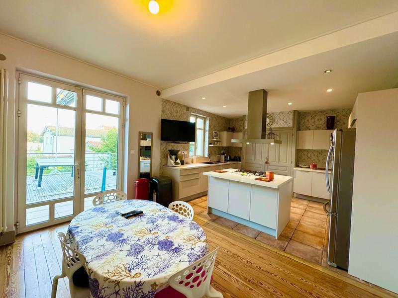 Maison de ville - 373 m² - 10 pièces