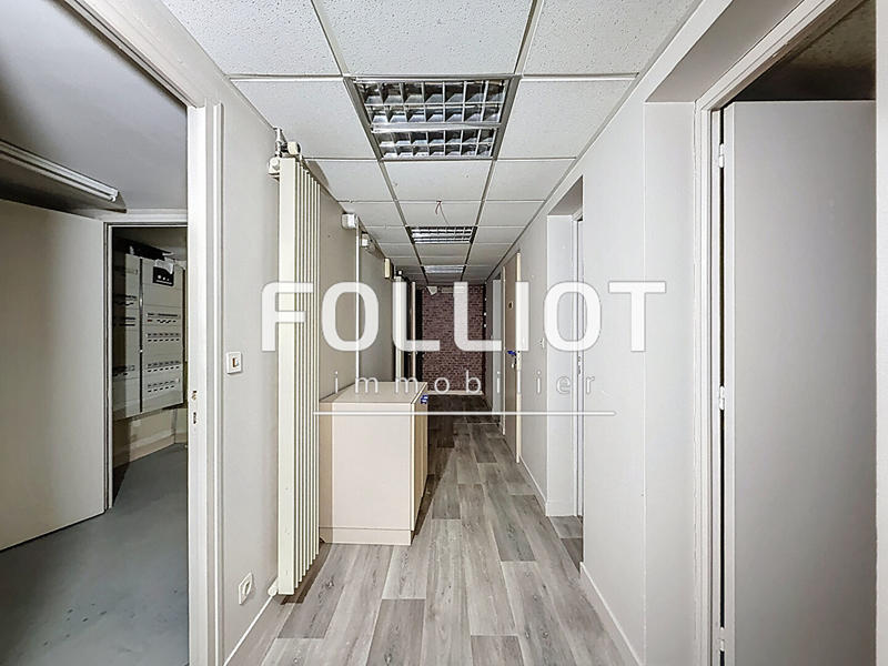 Local commercial - 120 m² - 6 pièces