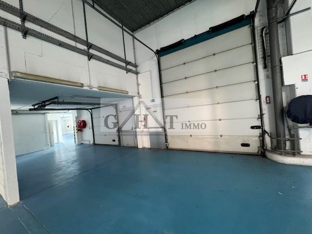 Entrepôt - 1 800 m²