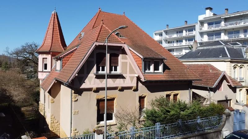 Maison - 288 m² - 10 pièces