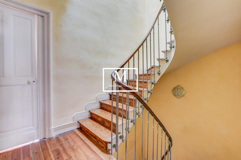 Maison - 215 m² - 6 pièces