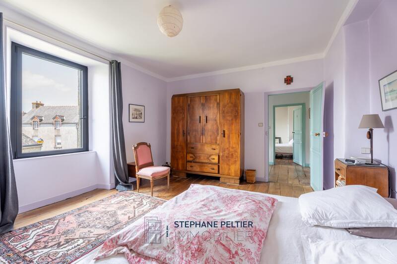 Maison - 300 m² - 9 pièces