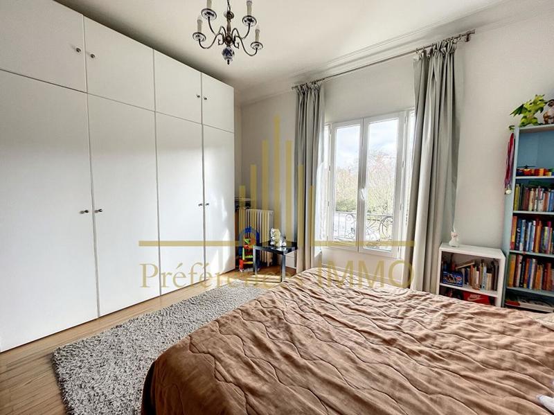 Maison - 240 m² - 8 pièces