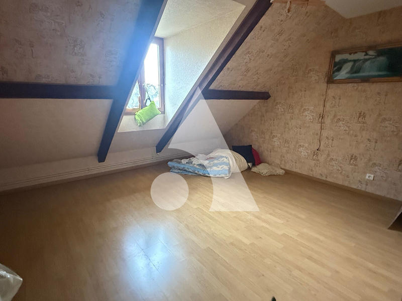 Maison - 222 m² - 7 pièces