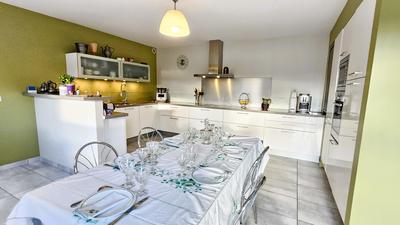 Maison traditionnelle - 196 m² - 9 pièces