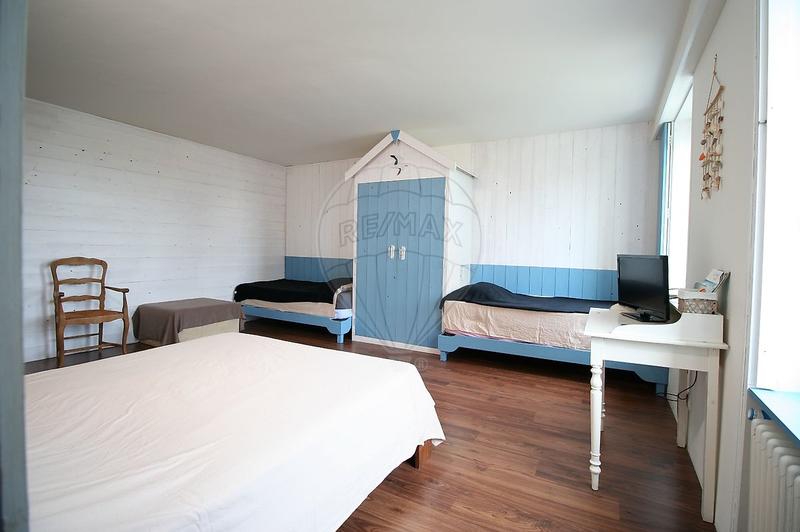 Maison - 280 m² - 8 pièces