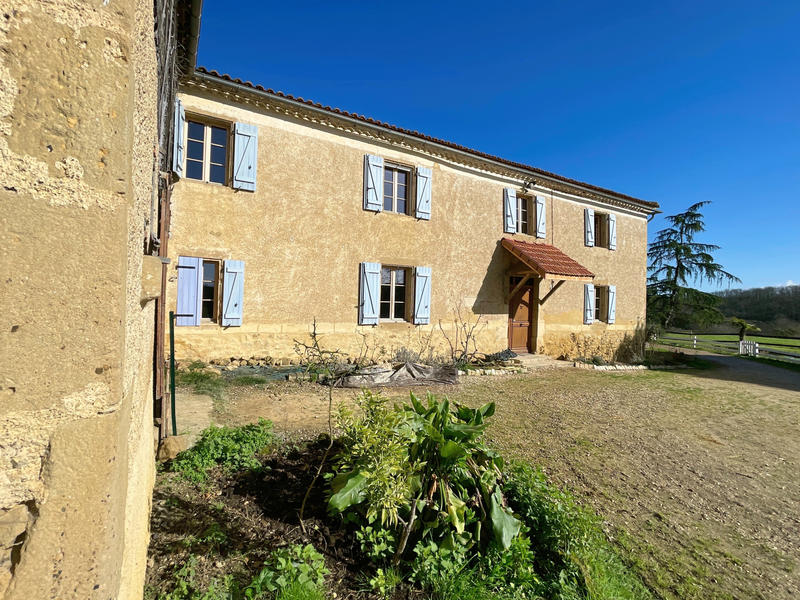Maison - 235 m² - 9 pièces