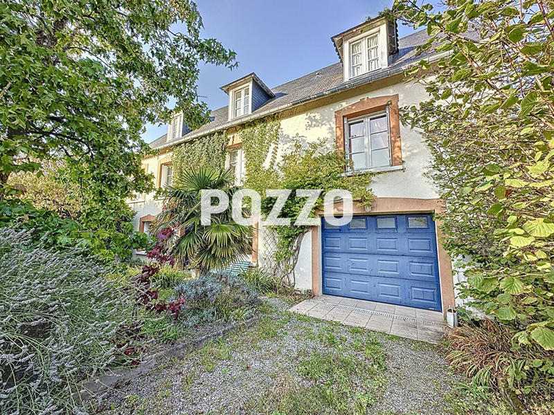 Maison - 263 m² - 10 pièces