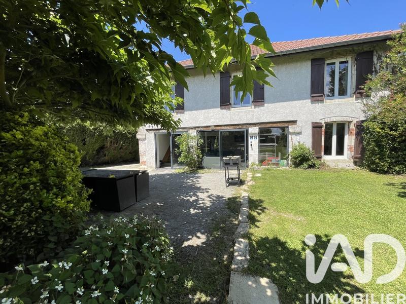 Maison - 240 m² - 10 pièces