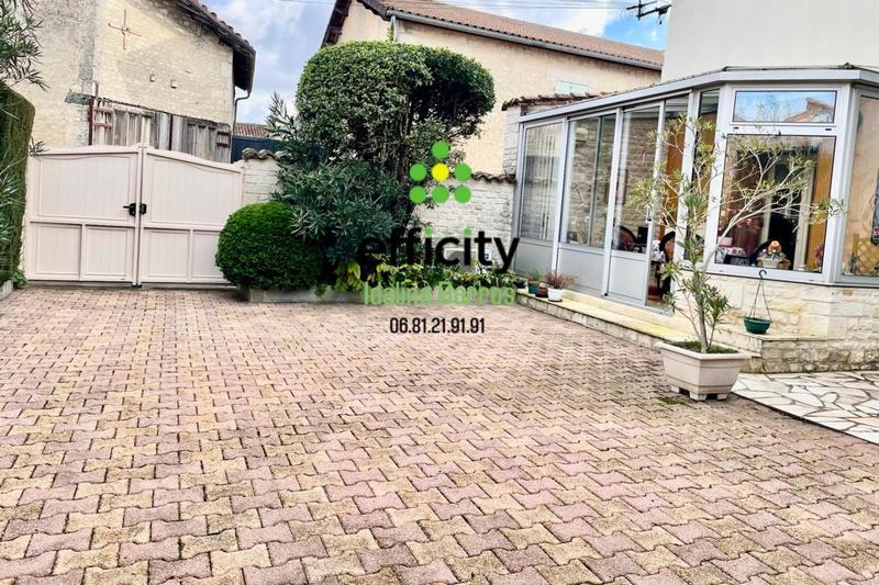 Maison - 220 m² - 6 pièces