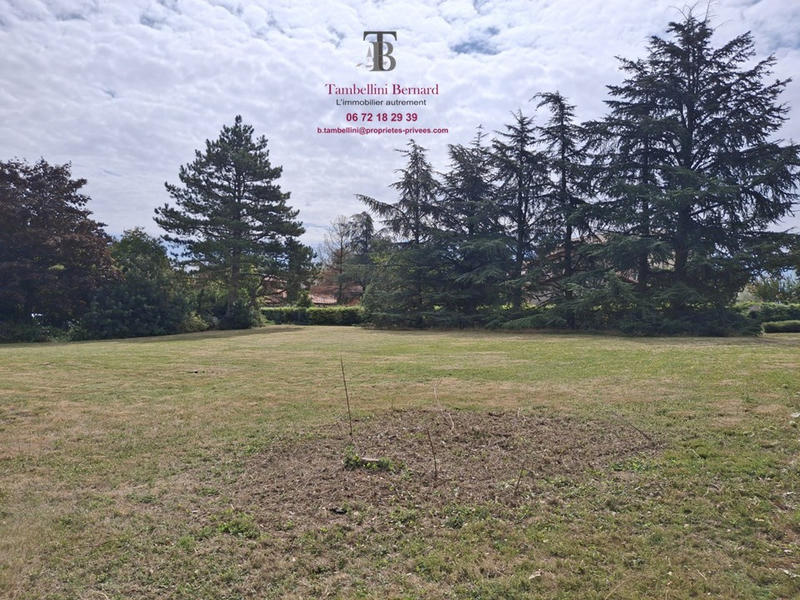 Terrain constructible - 798 m²