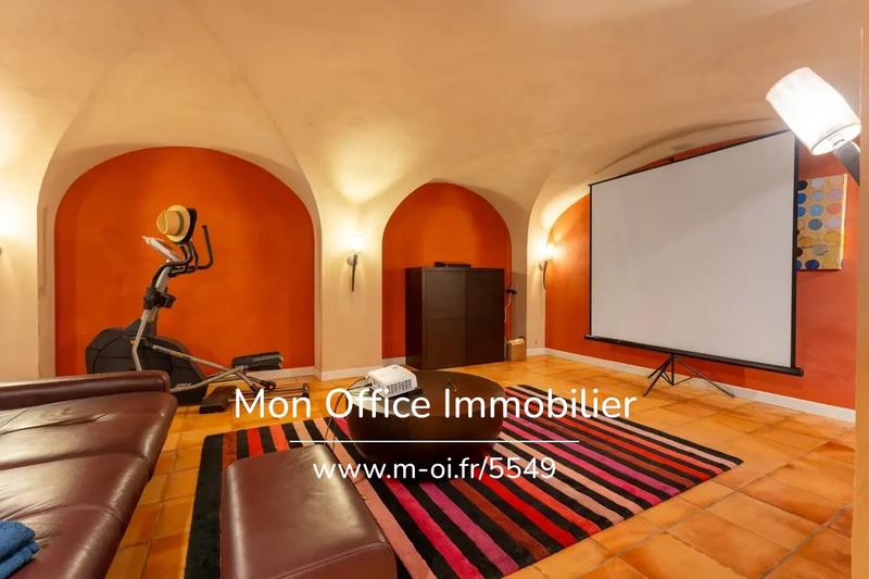 Propriété - 375 m² - 10 pièces