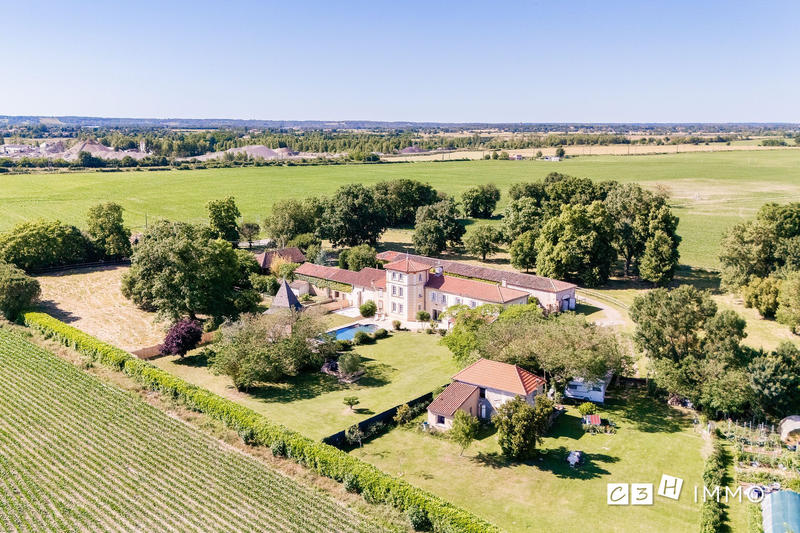 Château - 520 m² - 12 pièces