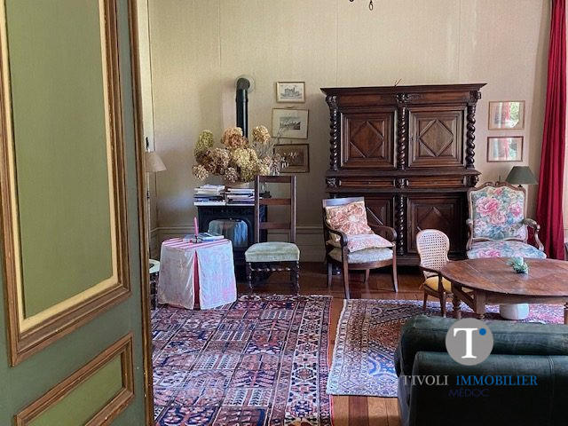 Maison ancienne - 700 m² - 14 pièces