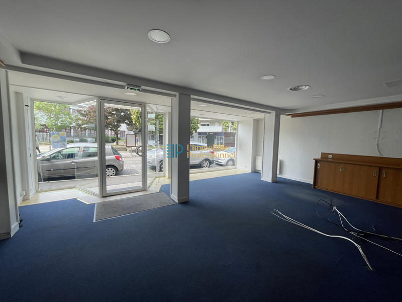 Local commercial - 102 m² - 6 pièces