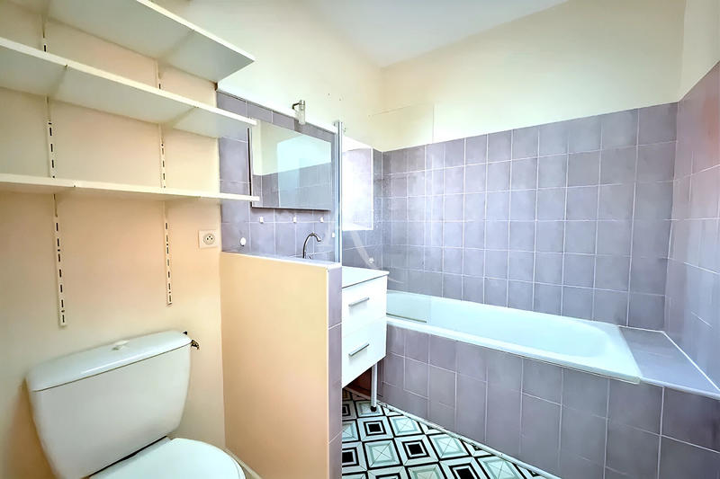 Maison - 229 m² - 9 pièces