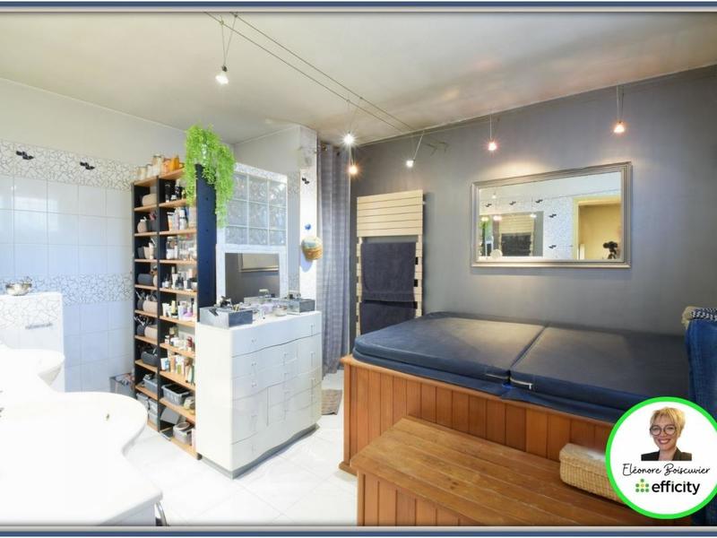 Maison - 230 m² - 8 pièces