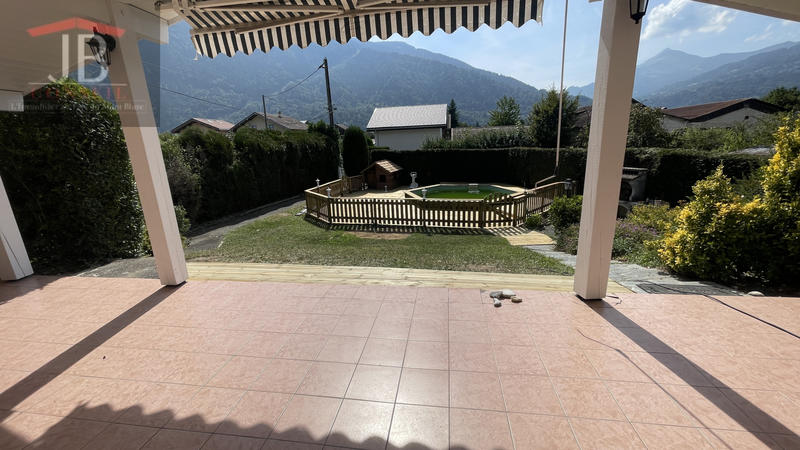 Maison - 233 m² - 9 pièces