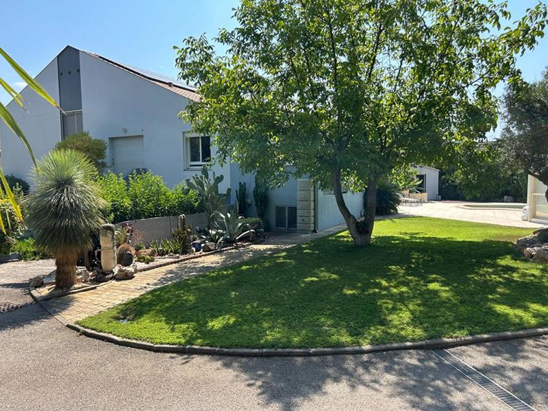 Maison - 210 m² - 10 pièces