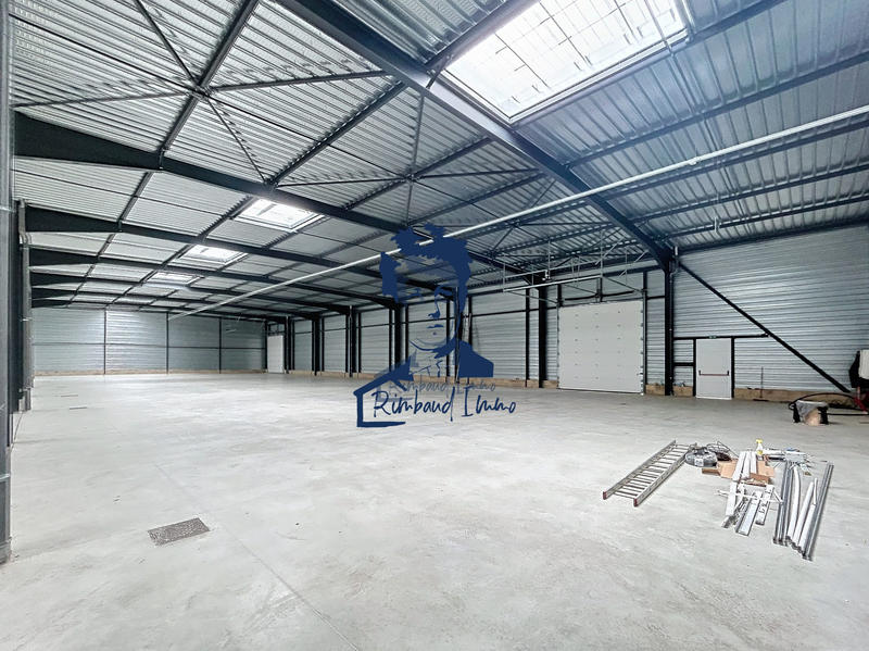 Entrepôt - 922 m²