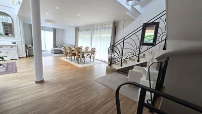 Maison d'architecte - 446 m² - 9 pièces