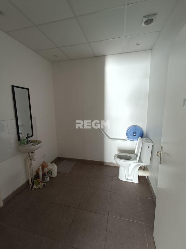 Local commercial - 298 m²