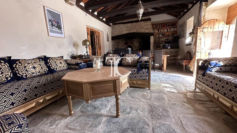 Propriété - 270 m² - 13 pièces