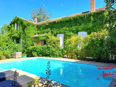 Maison - 283 m² - 6 pièces