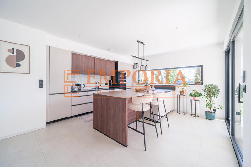 Maison - 166 m² - 6 pièces