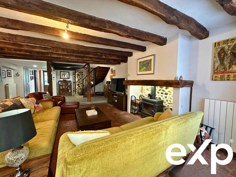 Maison - 239 m² - 8 pièces