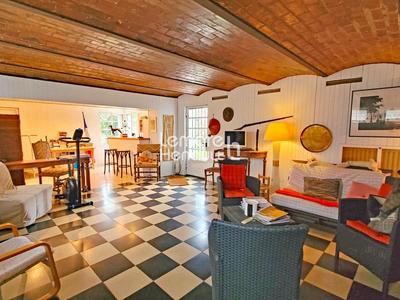 Maison - 198 m² - 8 pièces