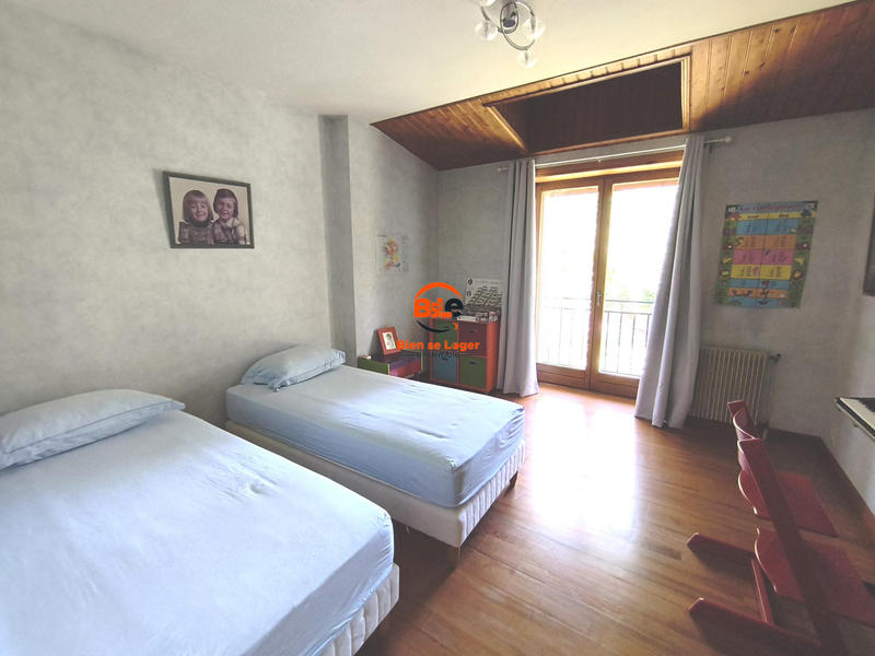 Villa - 223 m² - 9 pièces