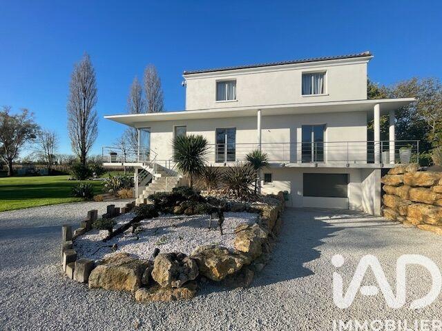 Maison - 290 m² - 8 pièces