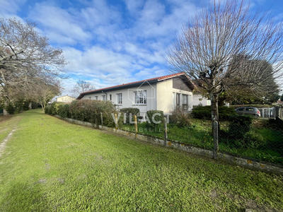 Maison - 200 m² - 7 pièces