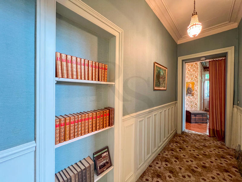 Maison - 358 m² - 11 pièces