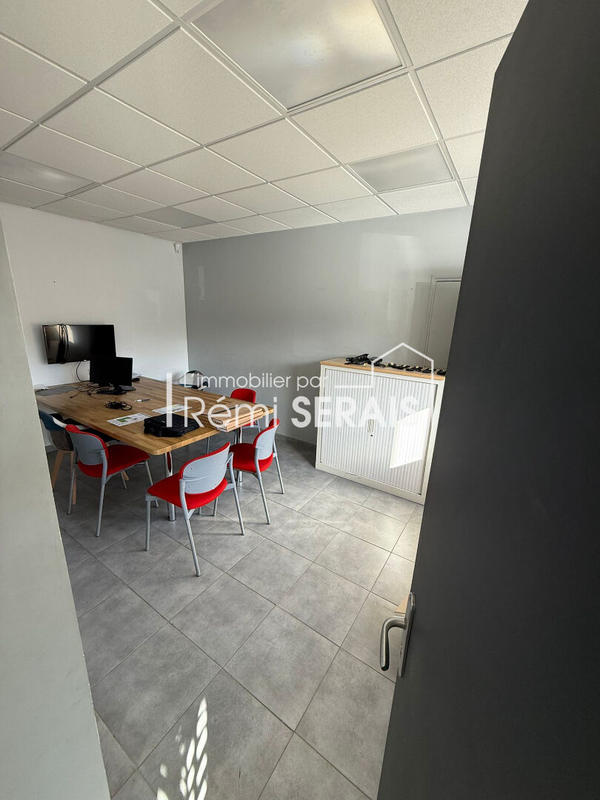 Local commercial - 600 m² - 15 pièces