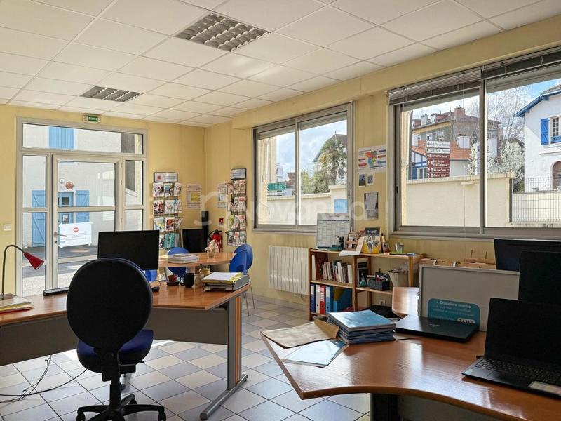 Bureau - 398 m² - 15 pièces