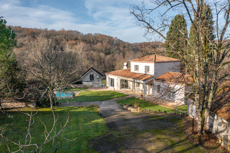 Maison - 196 m² - 6 pièces