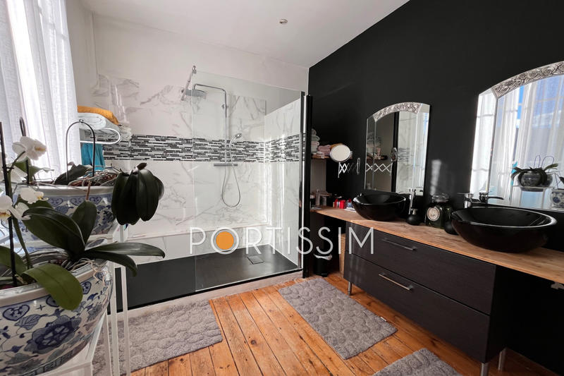 Maison - 368 m² - 10 pièces