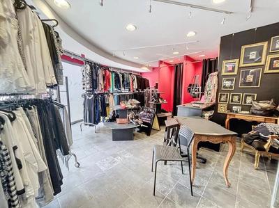 Magasins - 70 m² - 1 pièce